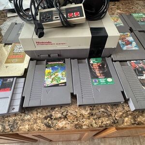 Vintage Nintendo Console 10+ games